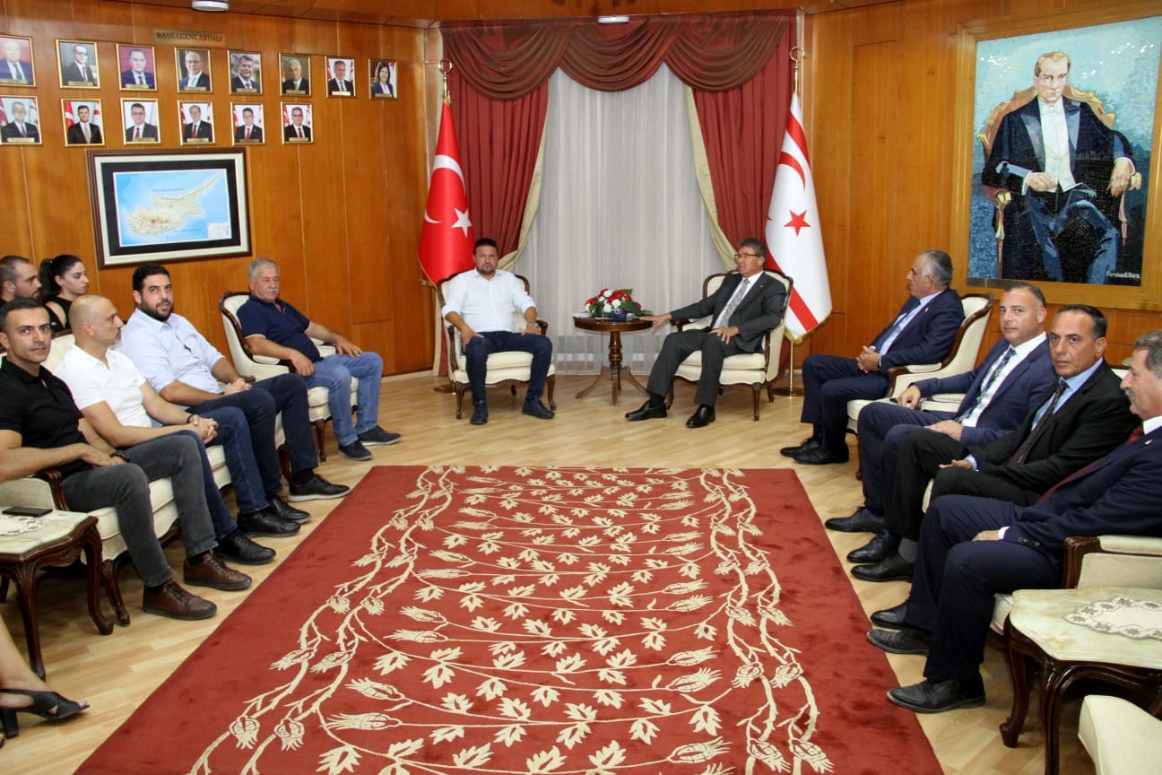 İnşaat Mühendisleri Odası Tamamlanan Okul Projelerini Başbakan Ünal Üstel’e Teslim Etti.